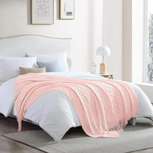 Knitted throw blankets