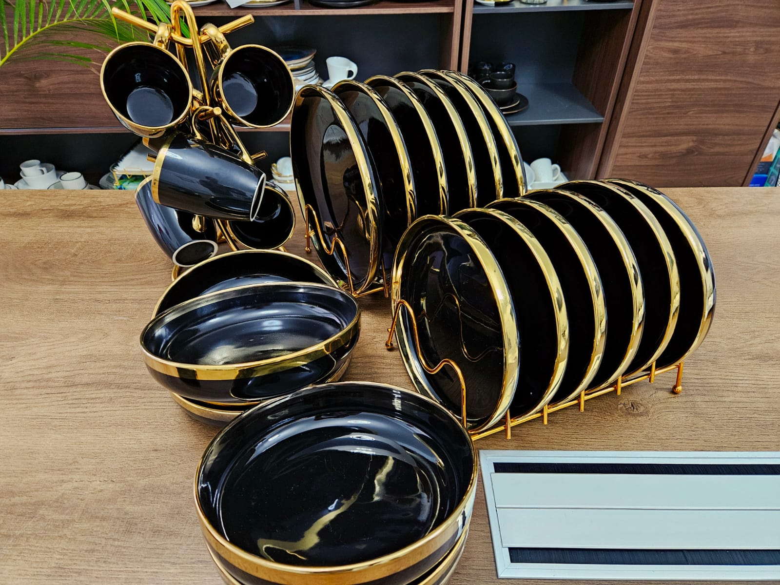 24 - Piece Black and Gold Luxury Ceramic Dinnerware Set | - Elegant Households KE