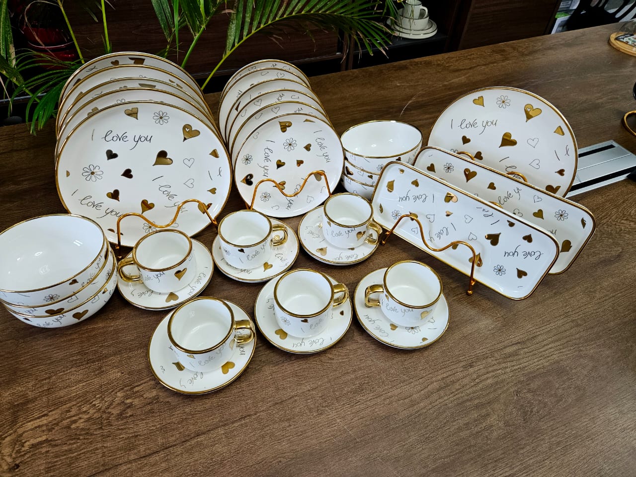 32 - Piece Luxury Ceramic Dinnerware Set with Gold Heart Design | - Elegant Households KE