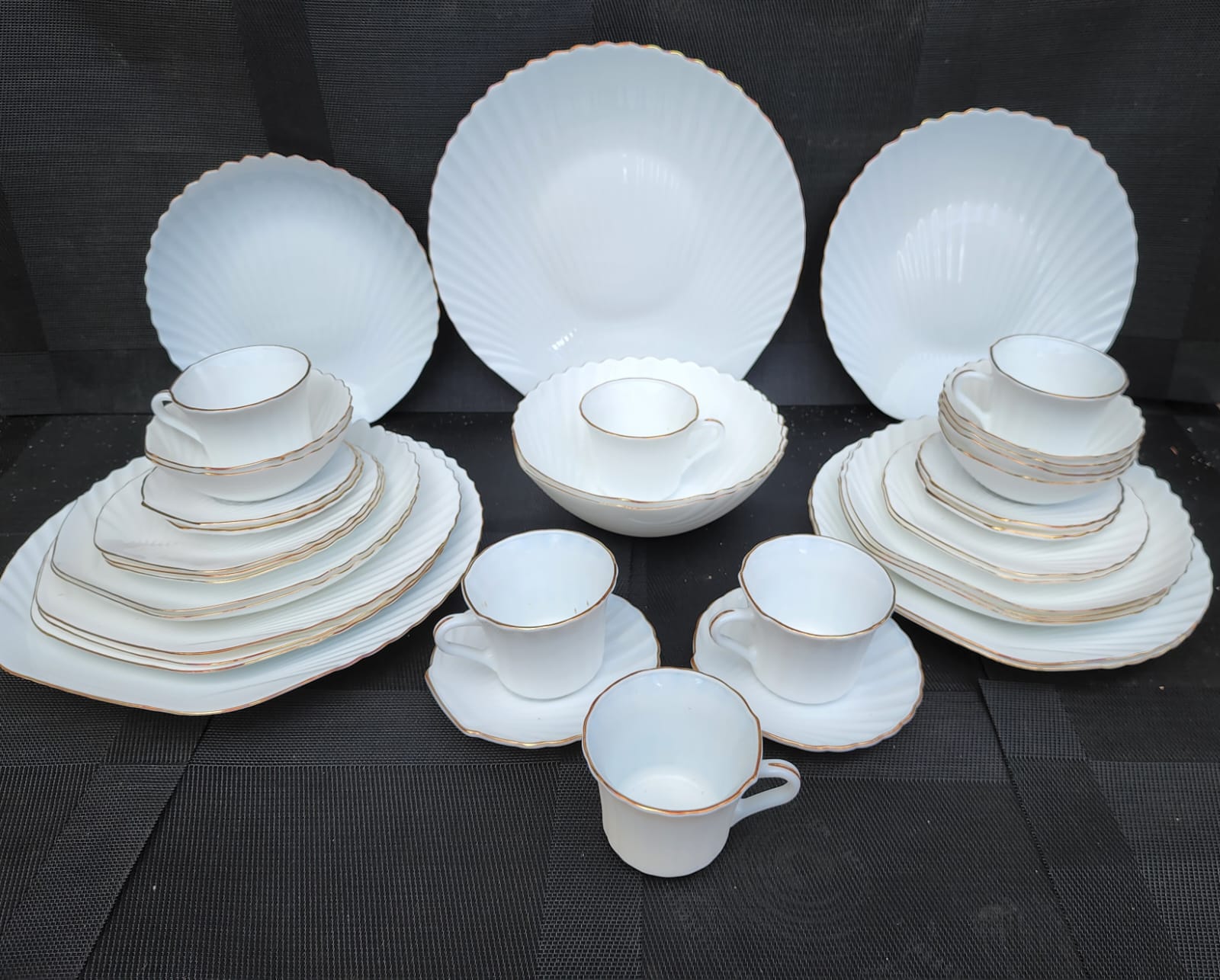 40pcs Shell Gold Rimmed Dinner Set | - Elegant Households KE