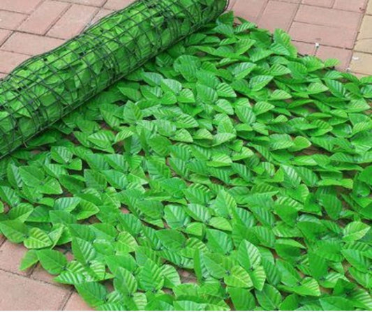 Artificial light/Dark green fence