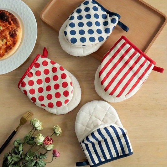 Heat resistant oven gloves 