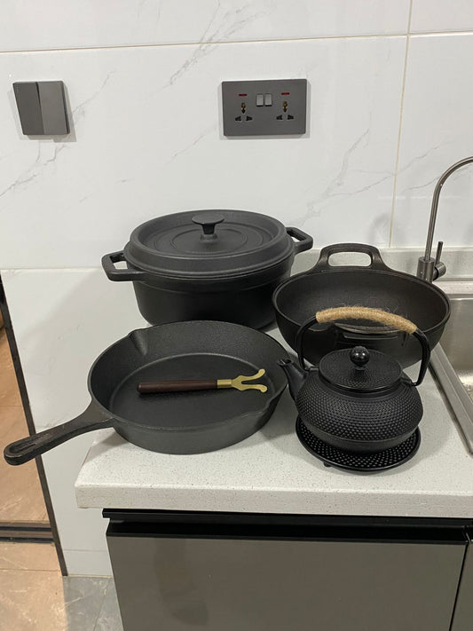 Heavy duty cast iron cookware set 