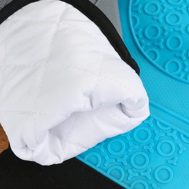 A pair of Silicone Oven gloves | - Elegant Households KE