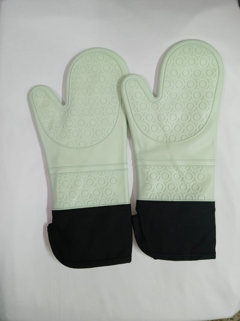 A pair of Silicone Oven gloves | - Elegant Households KE