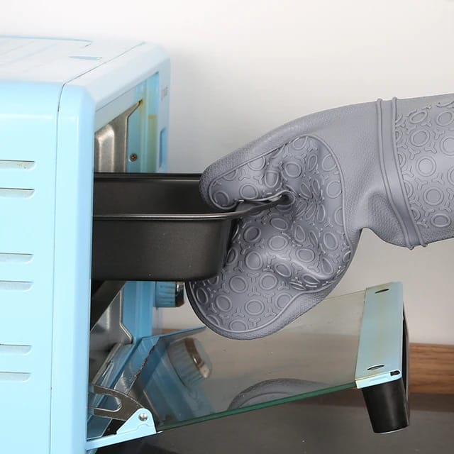 A pair of Silicone Oven gloves | - Elegant Households KE