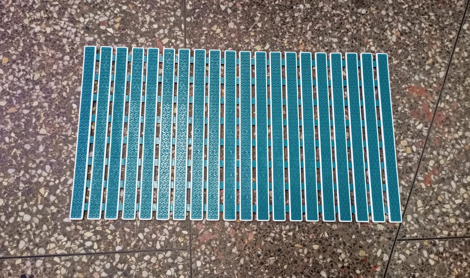 Antislip bathroom mat | - Elegant Households KE