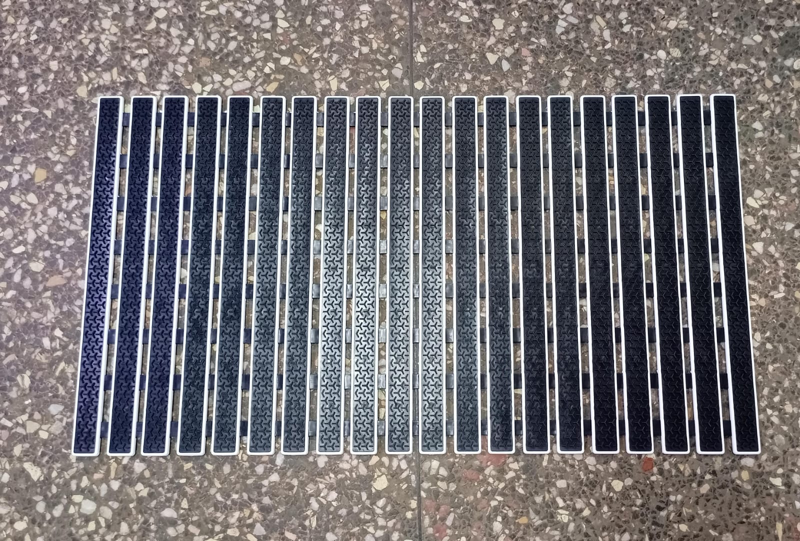 Antislip bathroom mat | - Elegant Households KE