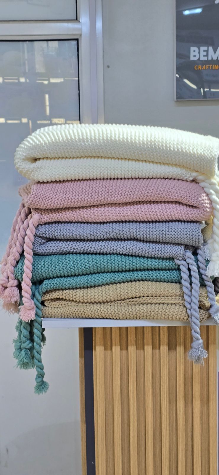 Chunky Knitted Throw Blanket – Ultra Soft & Cozy | - Elegant Households KE