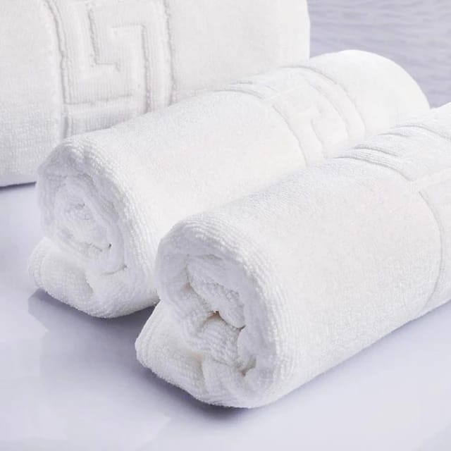 White Towels Price in Kenya – Cotton White Towels (70×140cm Medium Size)