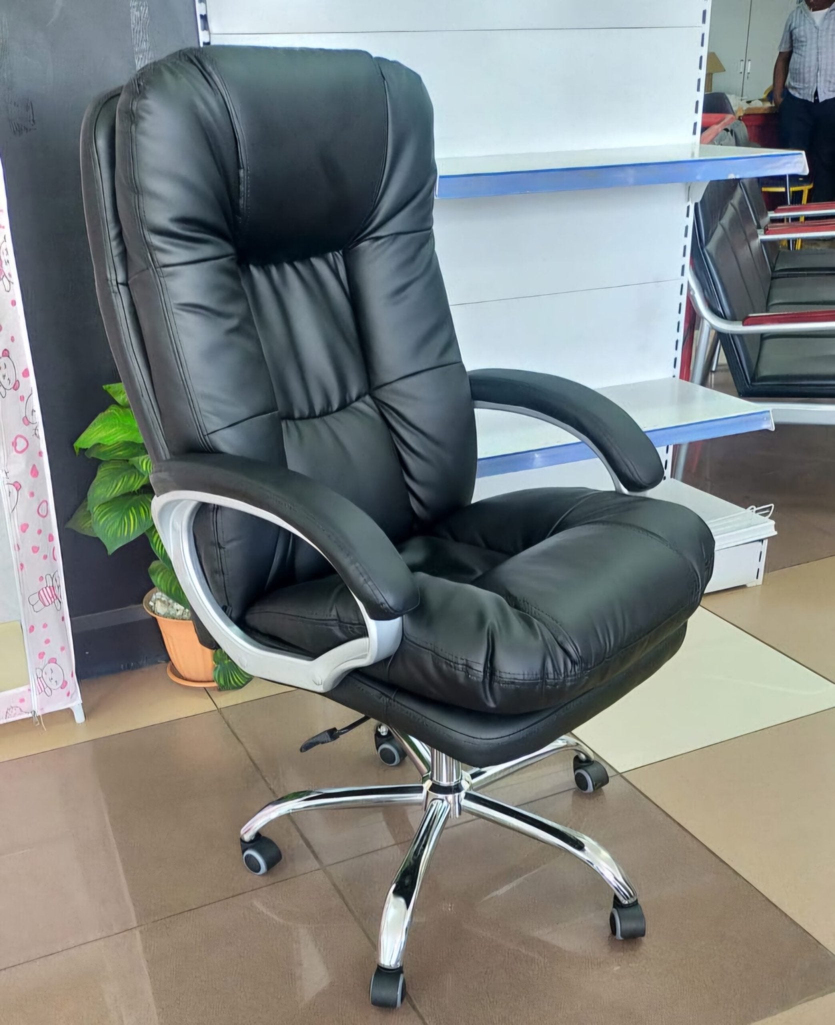 Executive Office Chair – Comfortable and Stylish for Modern Offices