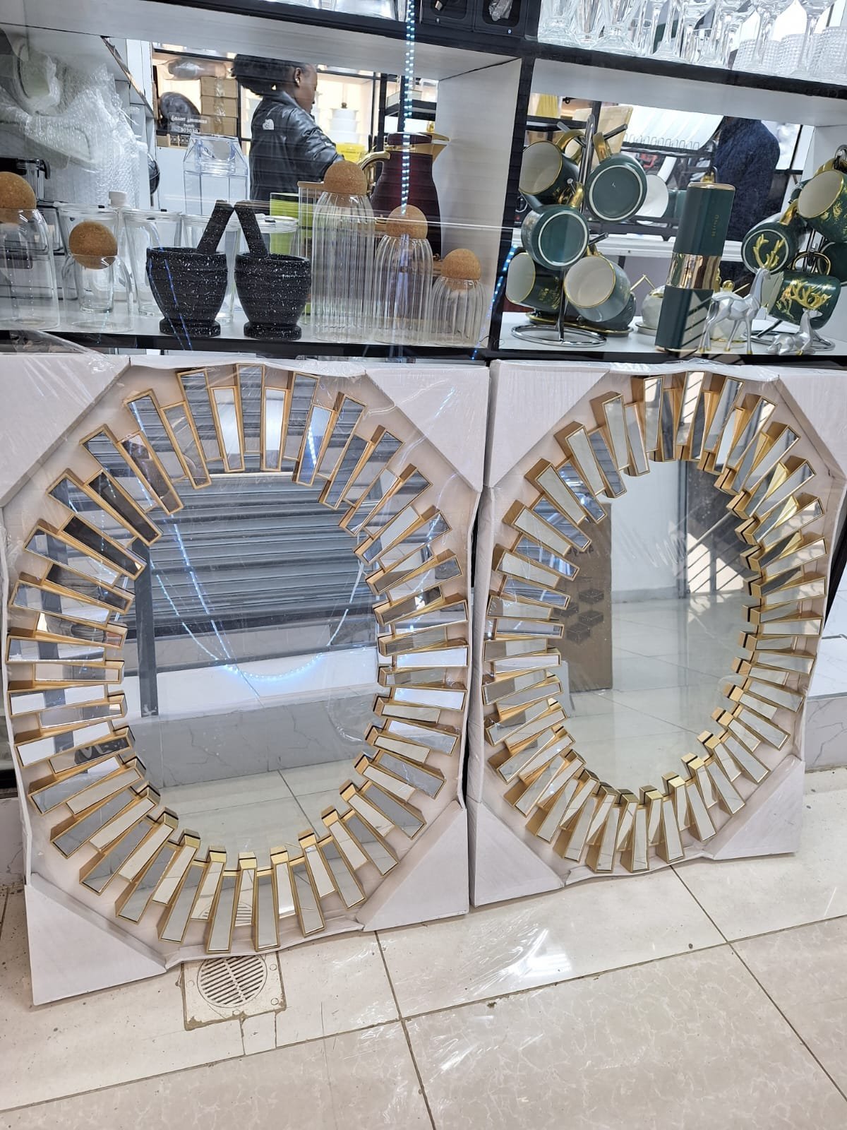 Oval shaped Sunburst Decor Mirror | - Elegant Households KE