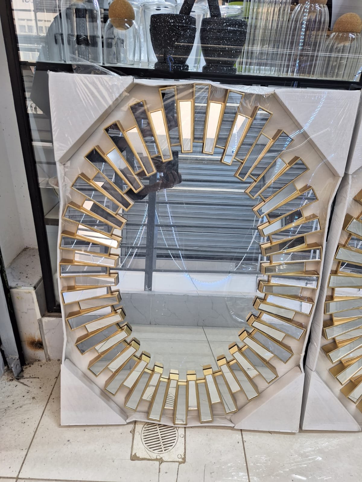 Oval shaped Sunburst Decor Mirror | - Elegant Households KE