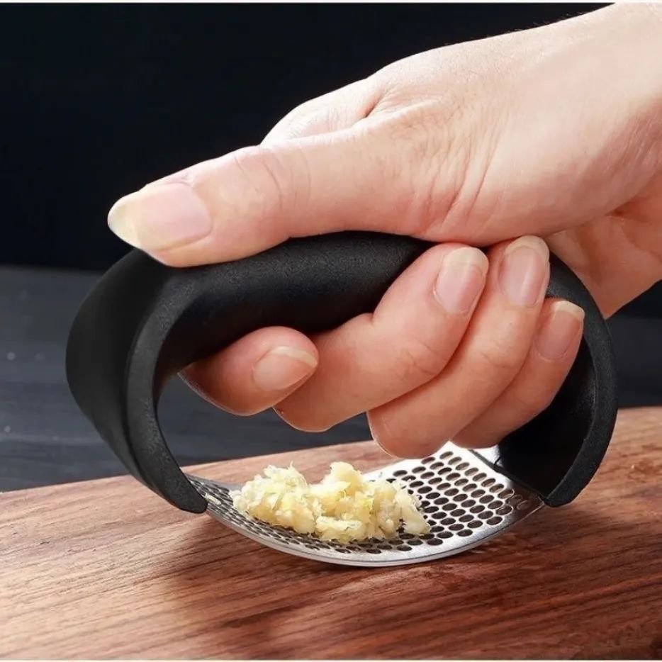 Ring Garlic Crusher | - Elegant Households KE
