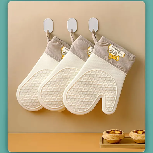 A pair of Silicone Heat-Insulating Gloves
