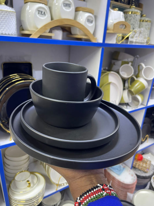 Elegant 24-Piece Black Dinner Set