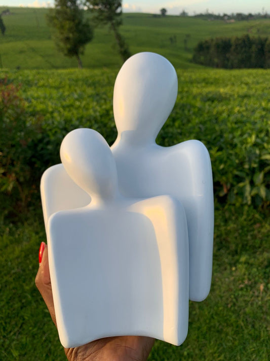 Abstract Couple Sculpture – Modern Unbreakable Resin Love Statue Home Decor