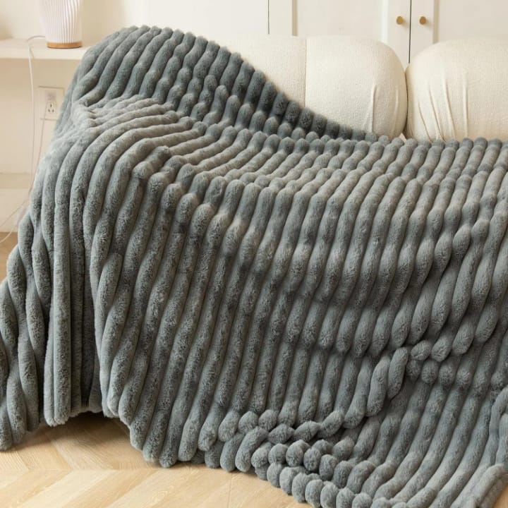 Soft Bubble Winter Throw Blanket Plain | - Elegant Households KE