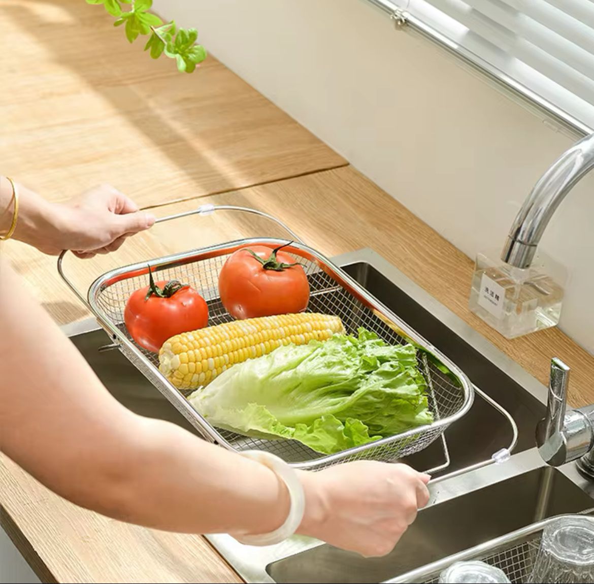 Stainless Steel Expandable Over - the - Sink Colander Strainer | - Elegant Households KE